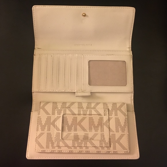 Michael Kors wallet - Picture 2 of 2