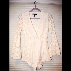 Lace flare sleeve romper