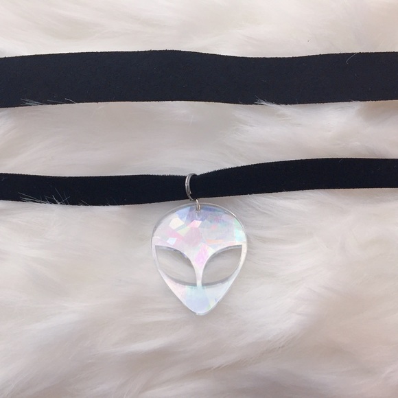 ❗️SOLD❗️Holographic alien 👽 black velvet choker - Picture 2 of 4
