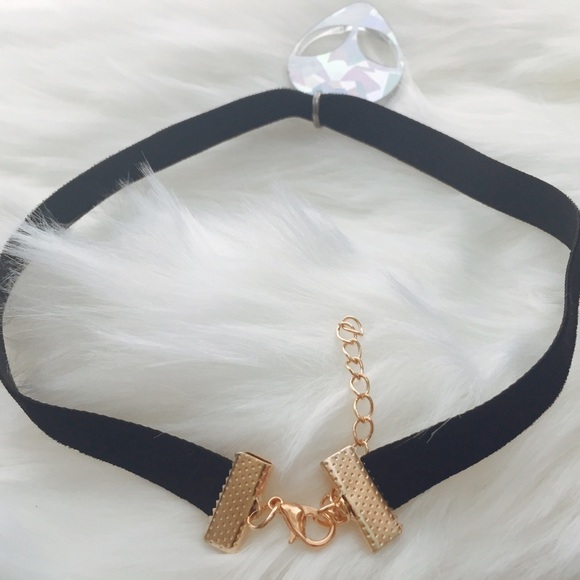 ❗️SOLD❗️Holographic alien 👽 black velvet choker - Picture 3 of 4