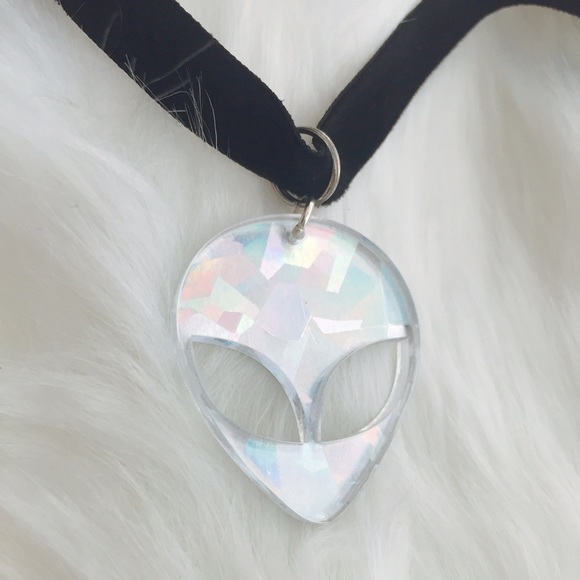 ❗️SOLD❗️Holographic alien 👽 black velvet choker - Picture 4 of 4
