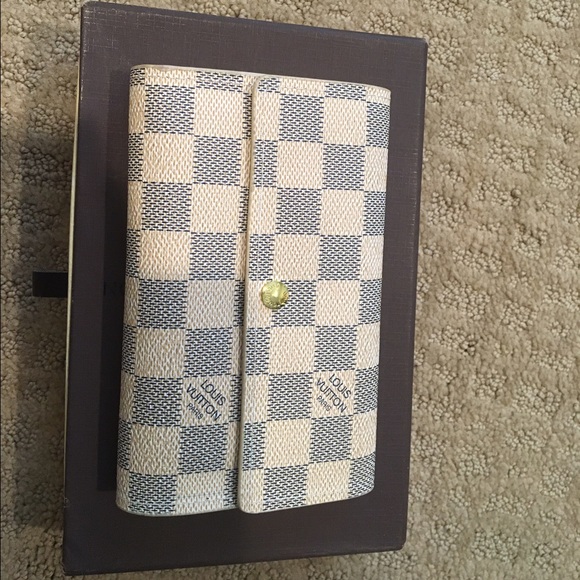 Handbags - White/ Grey checkered wallet. Louis Vuitton Paris