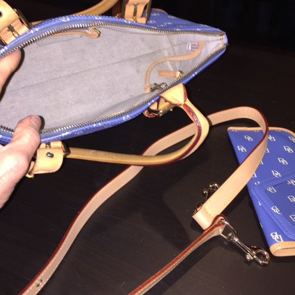 Dooney & Bourke Bags - Dooney & Bourke satchel Dooney & Bourke Bags - Dooney & Bourke satchel
