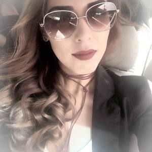 Meet your Posher, Adriana