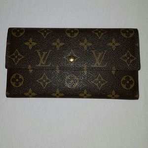 Louis Vuitton authentic Sarah wallet 👝