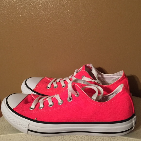 Converse Shoes - Converse 🏆 women's 8 like new