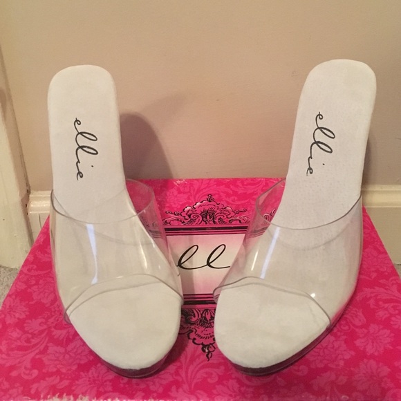 🎉Sale🎉 Ellie Clear Pumps (NiB)