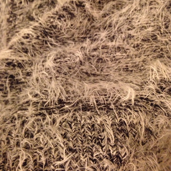 Very Comfy Sweater!! - Picture 2 of 2