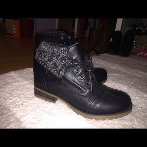 Perfect winter/fall booties!! (never worn)
