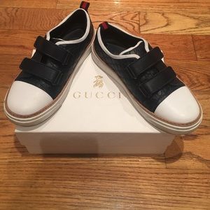 Gucci little boy navy blue & white sneakers US 33