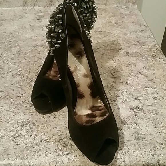 Heels - Picture 2 of 4