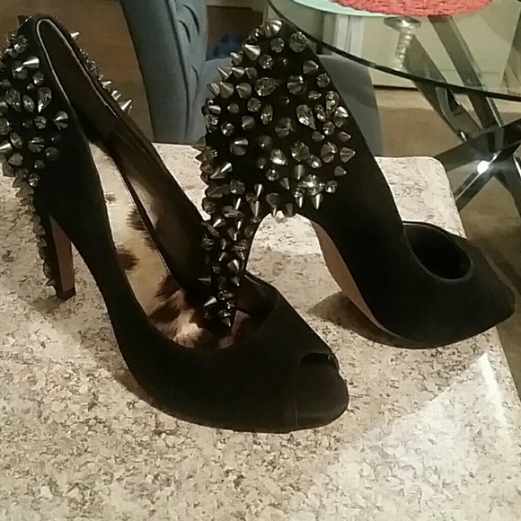 Heels - Picture 3 of 4