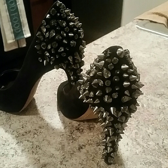 Heels - Picture 4 of 4