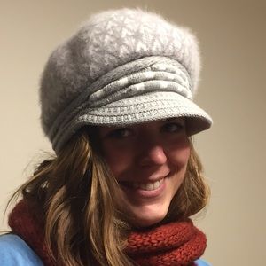 NWT- Winter fashion hat with visor