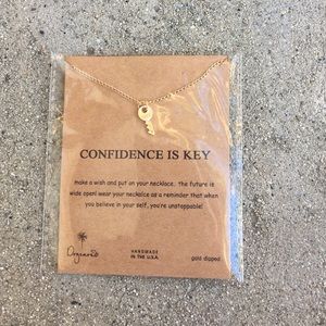 Beautiful gold key necklace