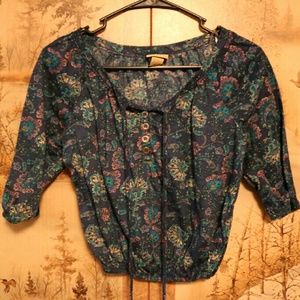 Cropped sleeve blouse