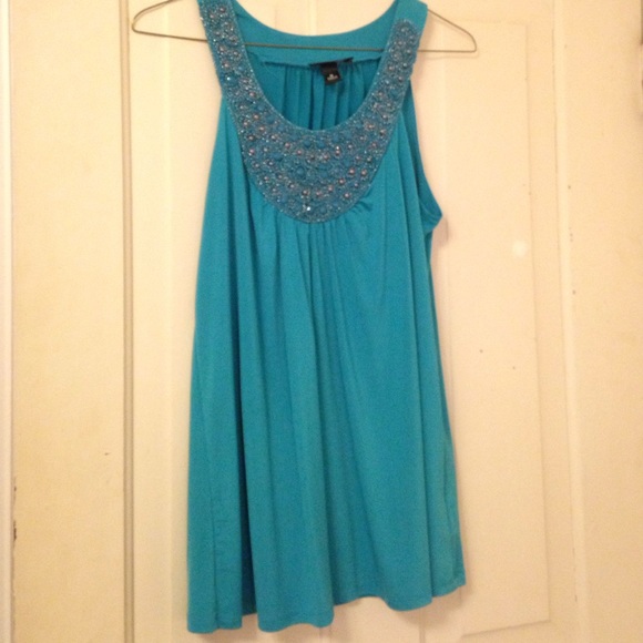 Beautiful Light and Flowy Top!! - Picture 1 of 2