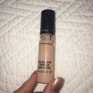 MAC Pro Longwear Concealer NW20