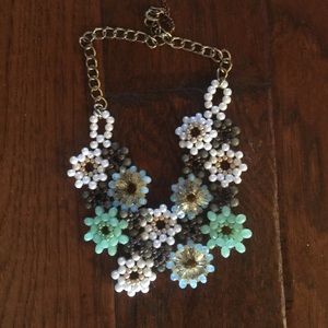 Collar necklace