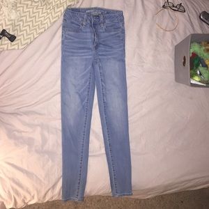 Light wash American eagle high waisted jeans