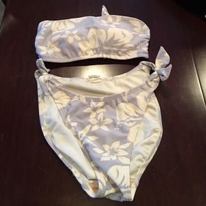 Adorable strapless bikini