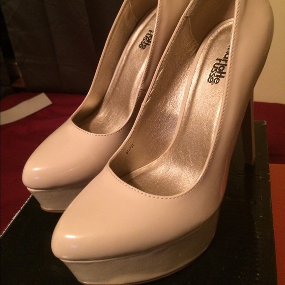 SOLD ON MERC! nude heels