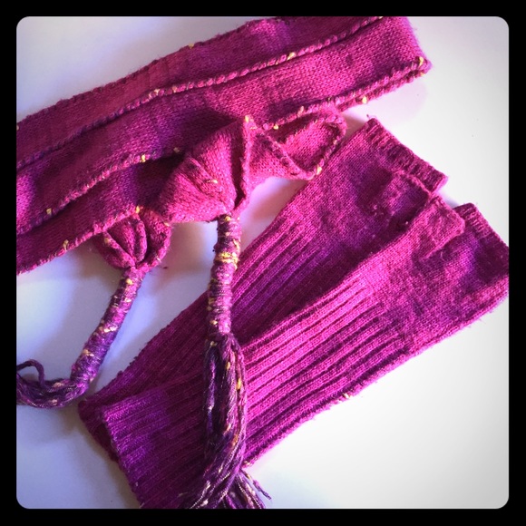 Lucky Brand scarf and gloves set in hot pink - Picture 2 of 4