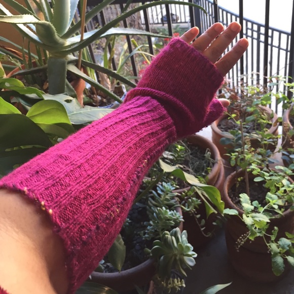 Lucky Brand scarf and gloves set in hot pink - Picture 3 of 4