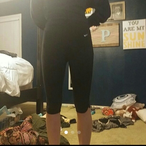 Nike yoga capris