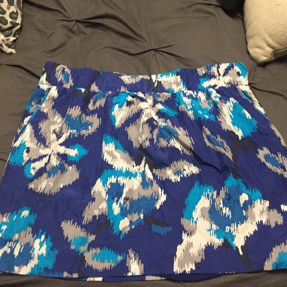 Beautiful blue patterned LOFT skirt