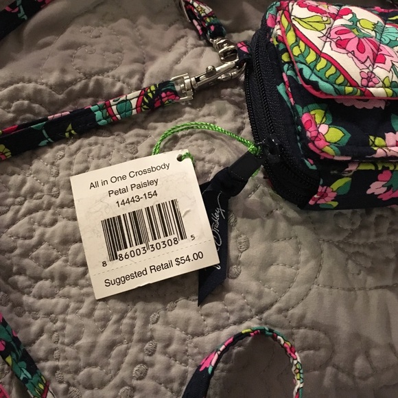 Brand new Vera Bradley cross body - Picture 2 of 3