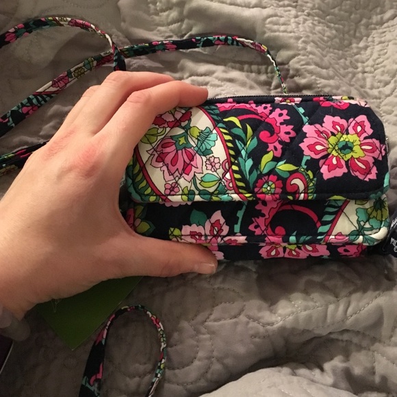Brand new Vera Bradley cross body - Picture 3 of 3