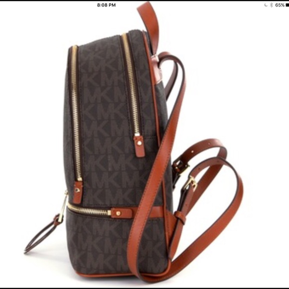 🚫SOLD🚫NWT Authentic Michael Kors Rhea Backpack - Picture 2 of 4