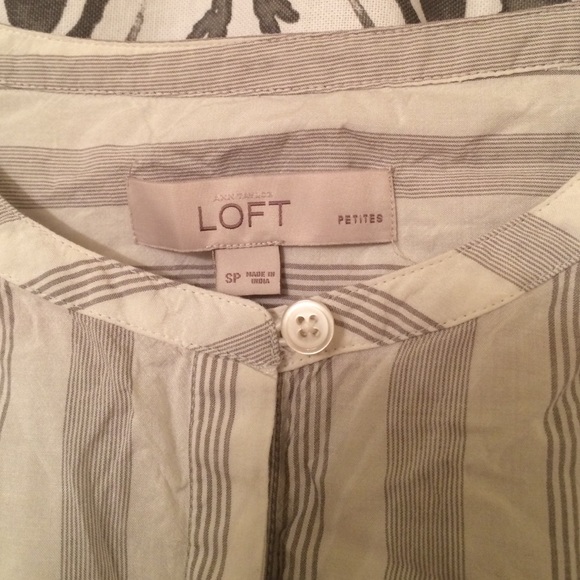 SOLD Loft Blouse SP - Picture 2 of 4