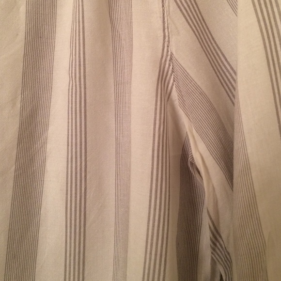 SOLD Loft Blouse SP - Picture 3 of 4