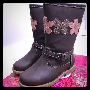 SOLD Girls boots size 9M