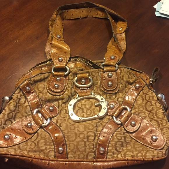 Guess purse - Picture 1 of 4