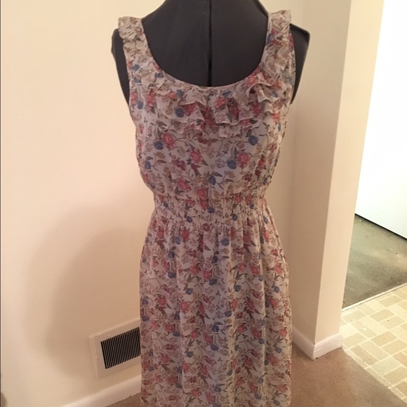 Cream Colored High-Low Sleeveless Dress