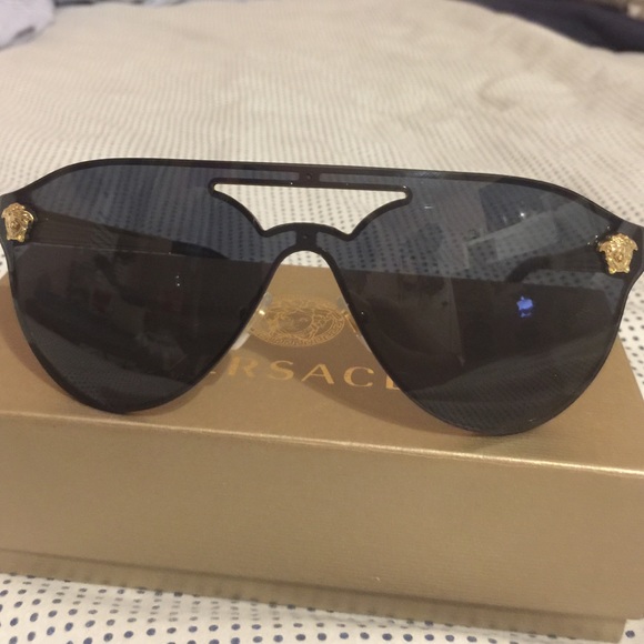 IVersace with authenticity papers inside the box