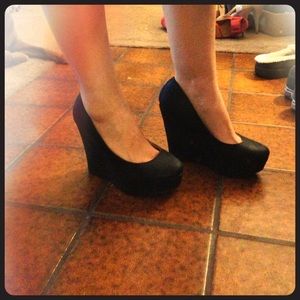 Black closed toe wedges