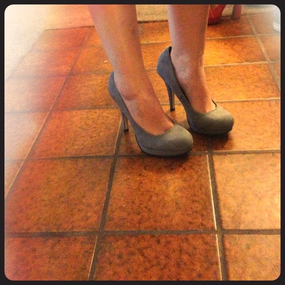 Madden girl grey pumps