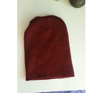 MAROON RIBBED BEANIE