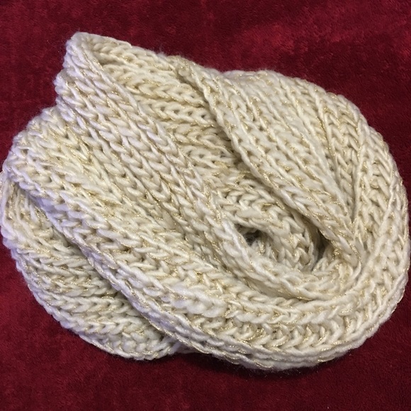 ⭐️NEW! Infinity Scarf⭐️ - Picture 2 of 4