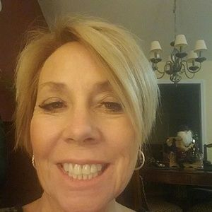 Meet your Posher, Debbie