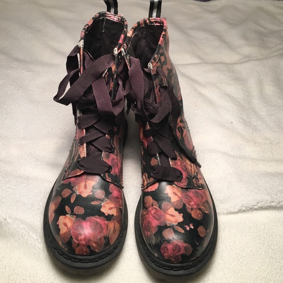 Floral doc martens
