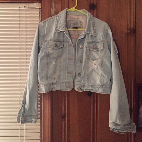 Light wash crop jean jacket