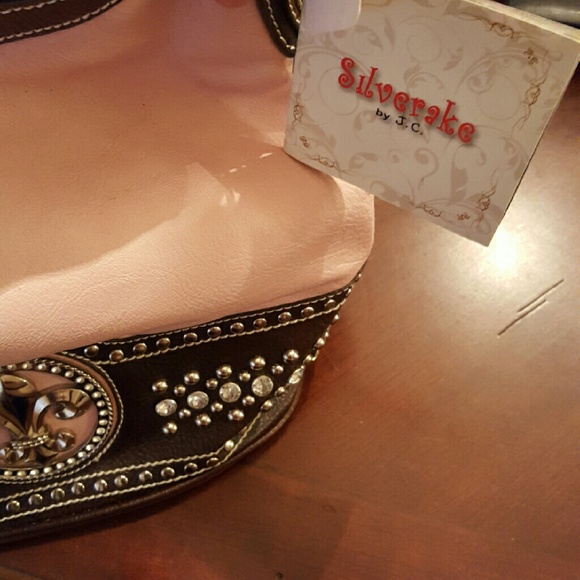 Silverlake - Picture 2 of 3