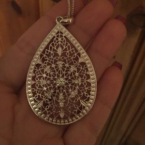 Long pendant necklace