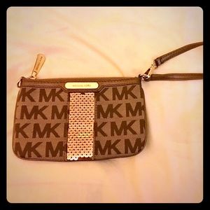 💥FLASH SALE 💥 NWOT-- MK Wristlet 🤗