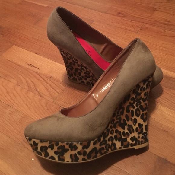 💥SOLD💥Wedges - Picture 2 of 4